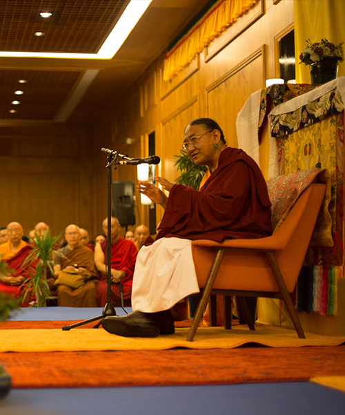 Sua Santidade Kyabgon Gongma Trichen Rinpoche, o 41.º Sakya Trizin, Ensinamentos – “Por Que e Como Treinar a Mente” & “Refúgio e Iniciação de Padmasambhava”; Hotel Altis – 21–23 de junho de 2016 – Lisboa