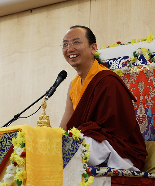 Sua Santidade o 42.º Sakya Trizin, Ratna Vajra Rinpoche; Palestra Pública – “Os Benefícios de Treinar a Mente”, Ensinamentos – “Originação Dependente, a Essência do Budismo” & Iniciação de Tara, Hotel VIP Executive Entrecampos – 5–7 de junho de 2017 – Lisboa